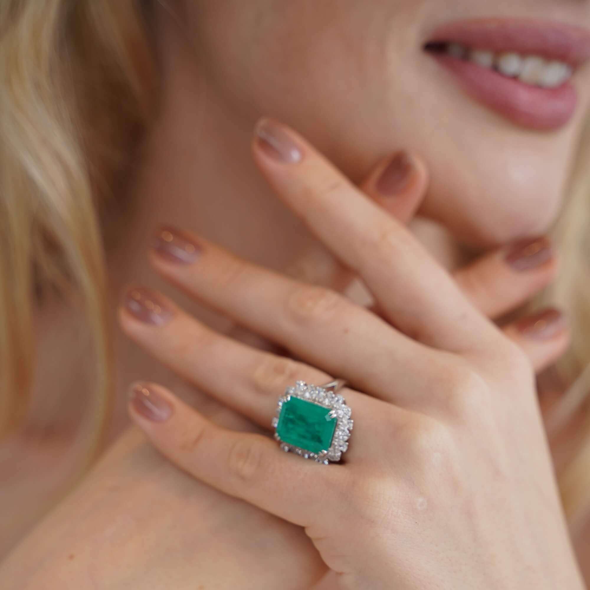 The Sissi Ring in Emerald Green