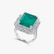 The Sissi Ring in Emerald Green