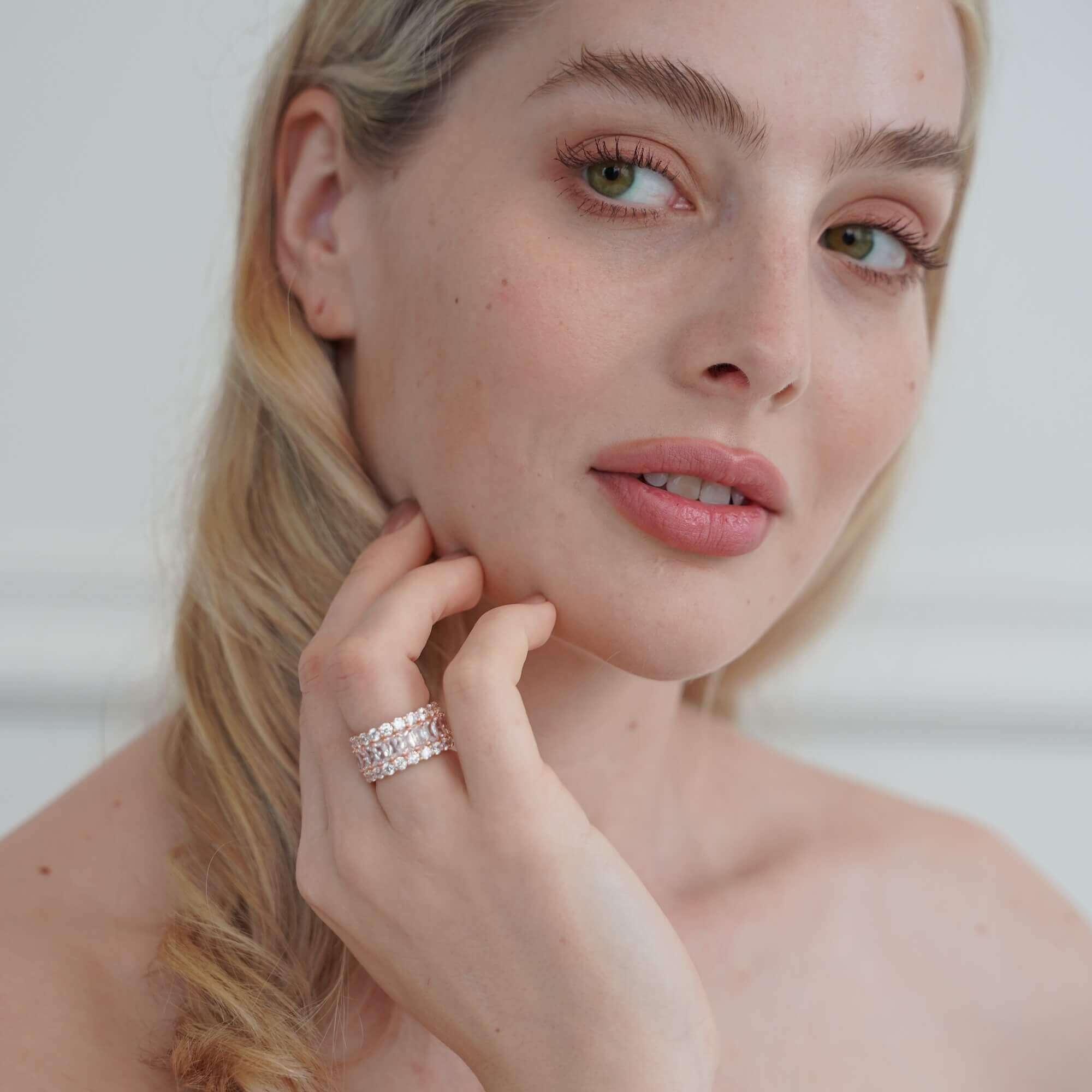 Viviana Halil Sephora Ring Ariana Madix Love Island USA worn by model