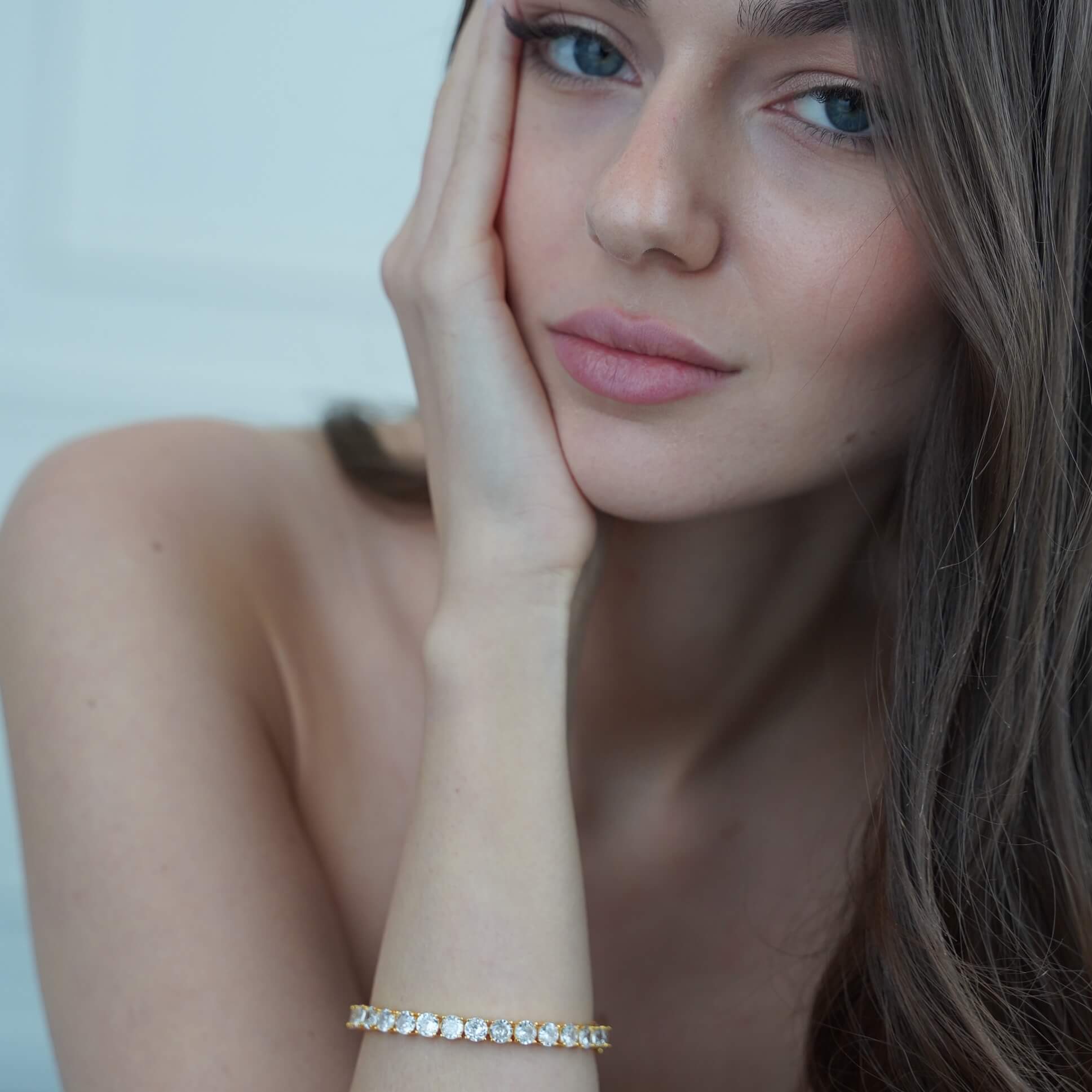 Model wearing The luxxe tenne diamond simulant 18k gold tennis bracelet by Viviana Halil. 